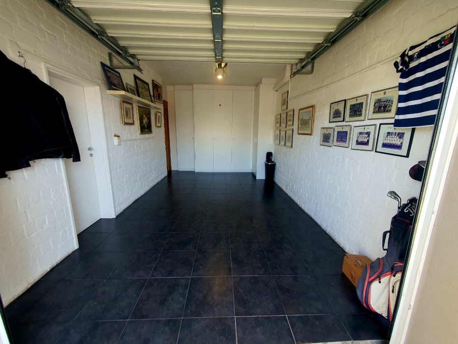 To Let 2 Bedroom Property for Rent in Green Point Western Cape